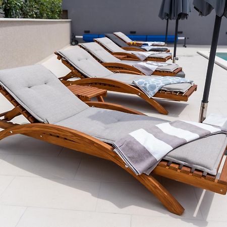 Luxury Apartment Lorena - Private Heated Pool - Jesenice  Εξωτερικό φωτογραφία