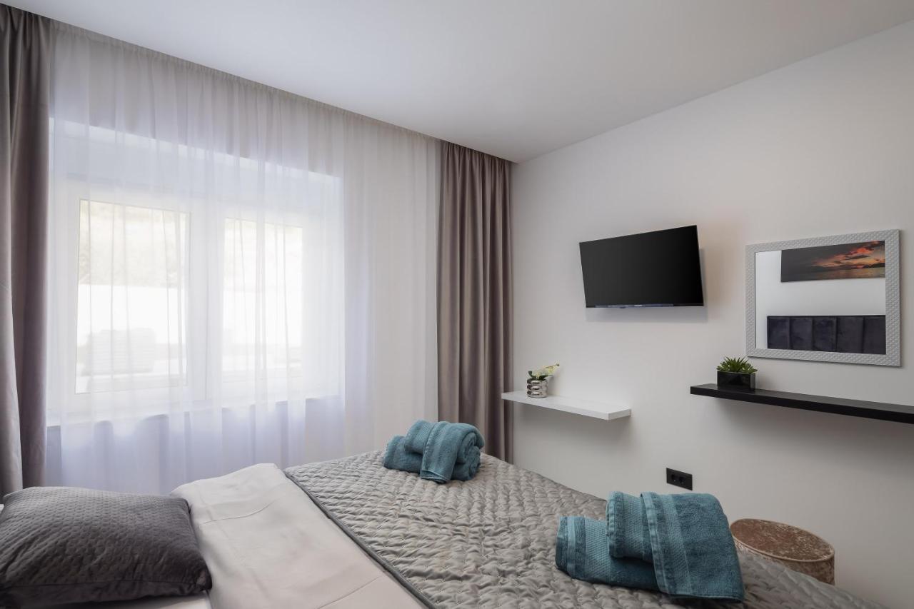 Luxury Apartment Lorena - Private Heated Pool - Jesenice  Εξωτερικό φωτογραφία