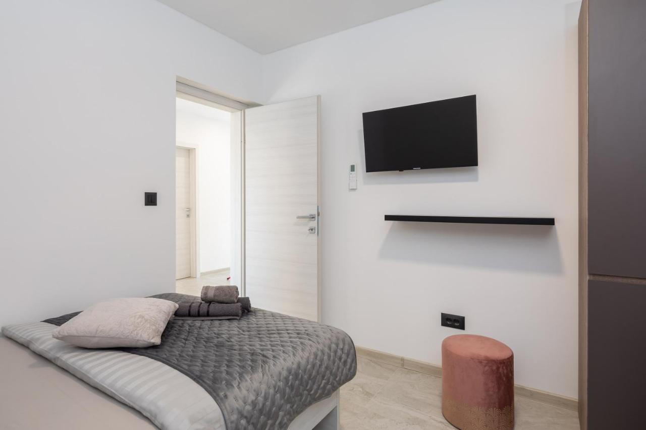 Luxury Apartment Lorena - Private Heated Pool - Jesenice  Εξωτερικό φωτογραφία