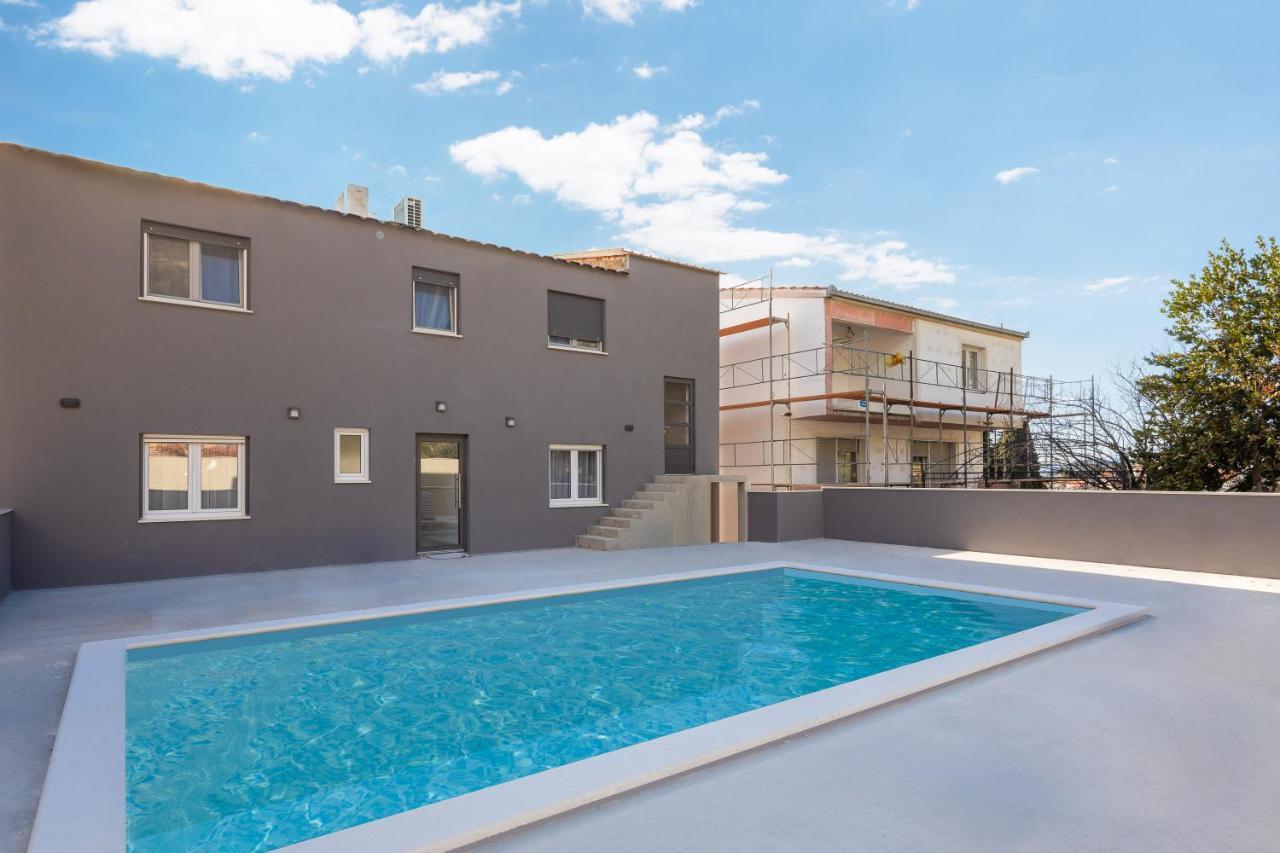 Luxury Apartment Lorena - Private Heated Pool - Jesenice  Εξωτερικό φωτογραφία