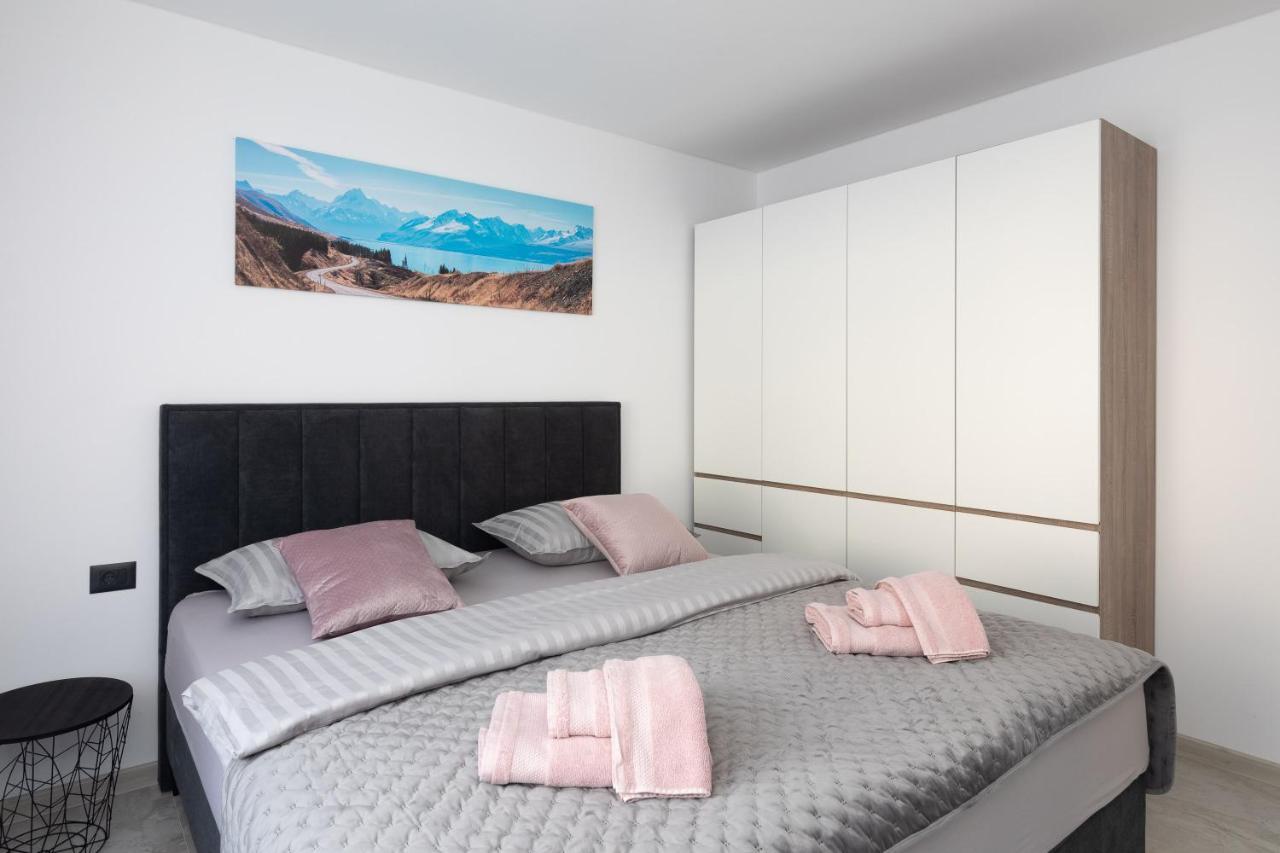 Luxury Apartment Lorena - Private Heated Pool - Jesenice  Εξωτερικό φωτογραφία