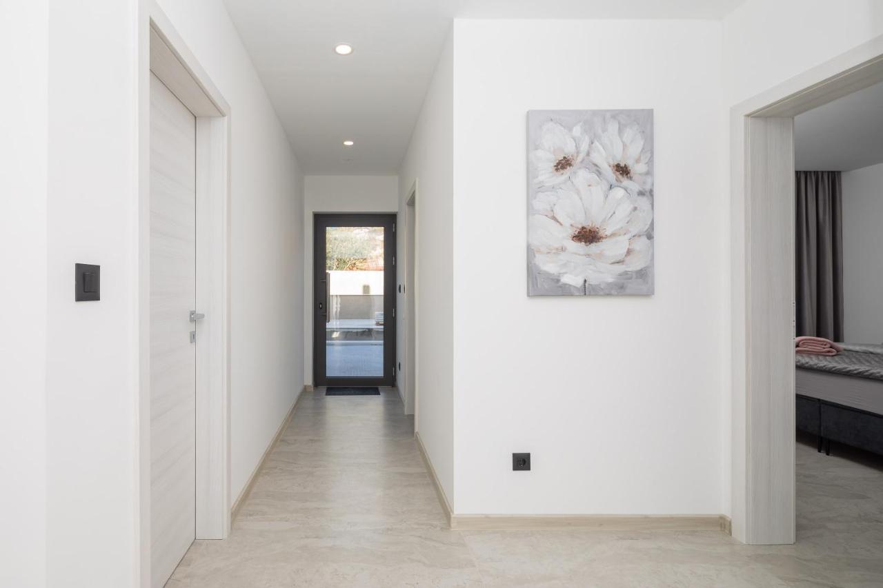 Luxury Apartment Lorena - Private Heated Pool - Jesenice  Εξωτερικό φωτογραφία