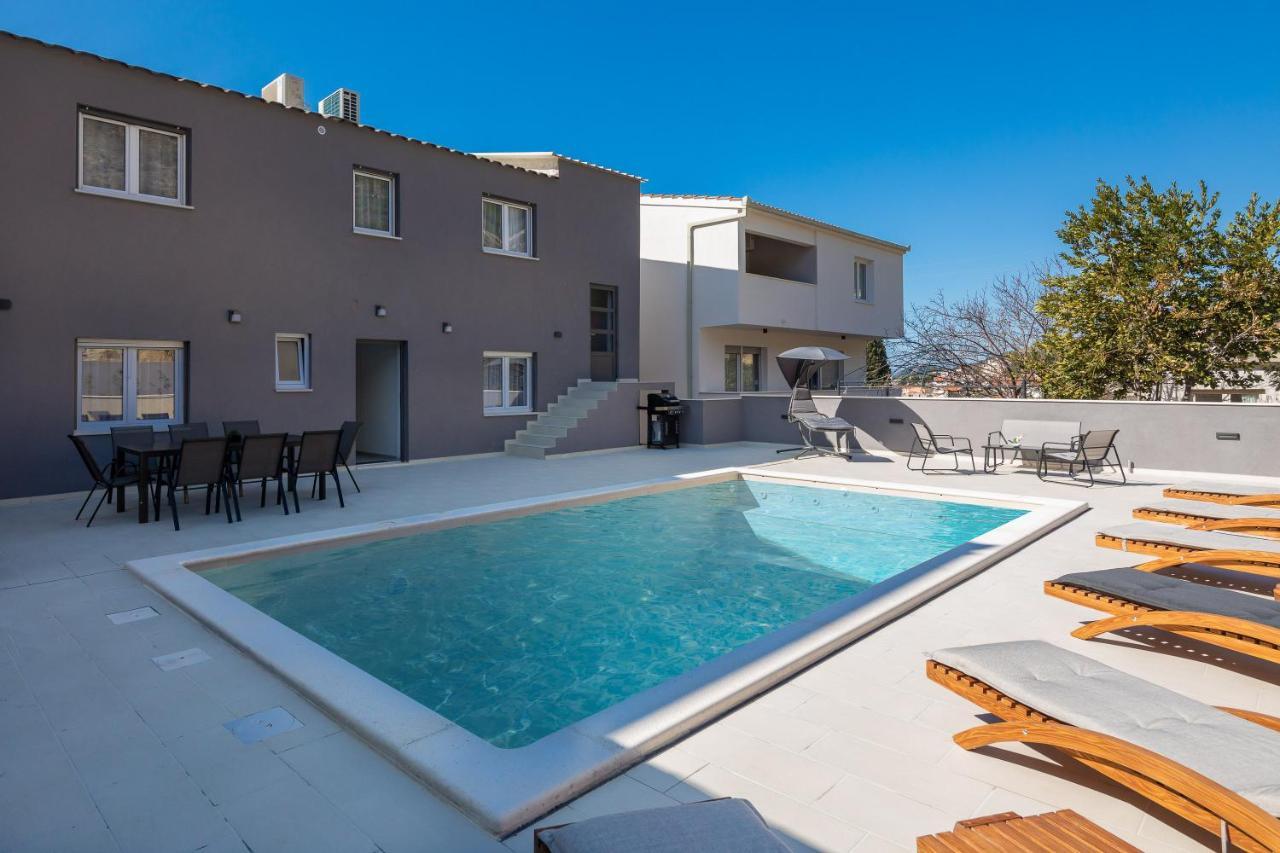 Luxury Apartment Lorena - Private Heated Pool - Jesenice  Εξωτερικό φωτογραφία