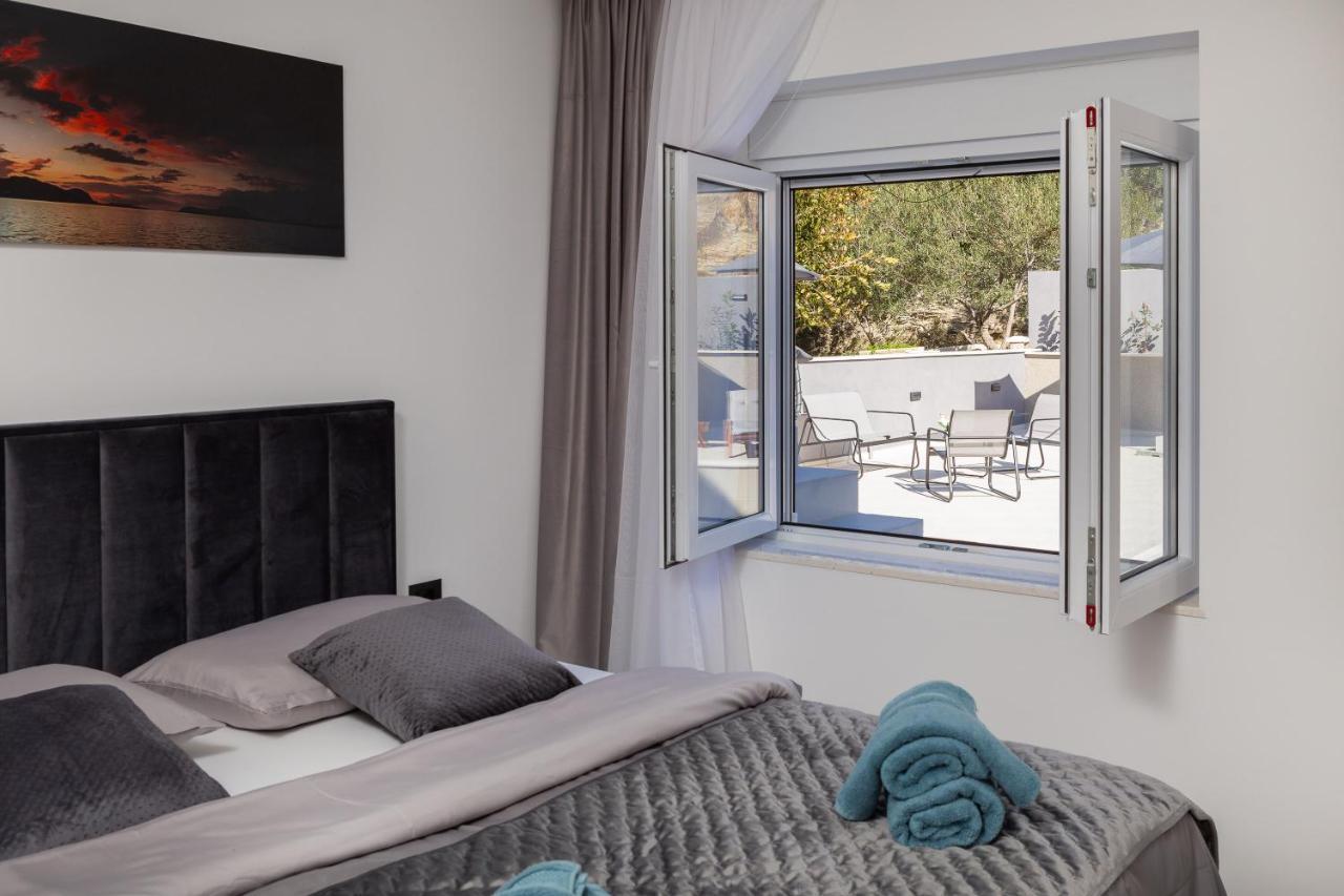 Luxury Apartment Lorena - Private Heated Pool - Jesenice  Εξωτερικό φωτογραφία