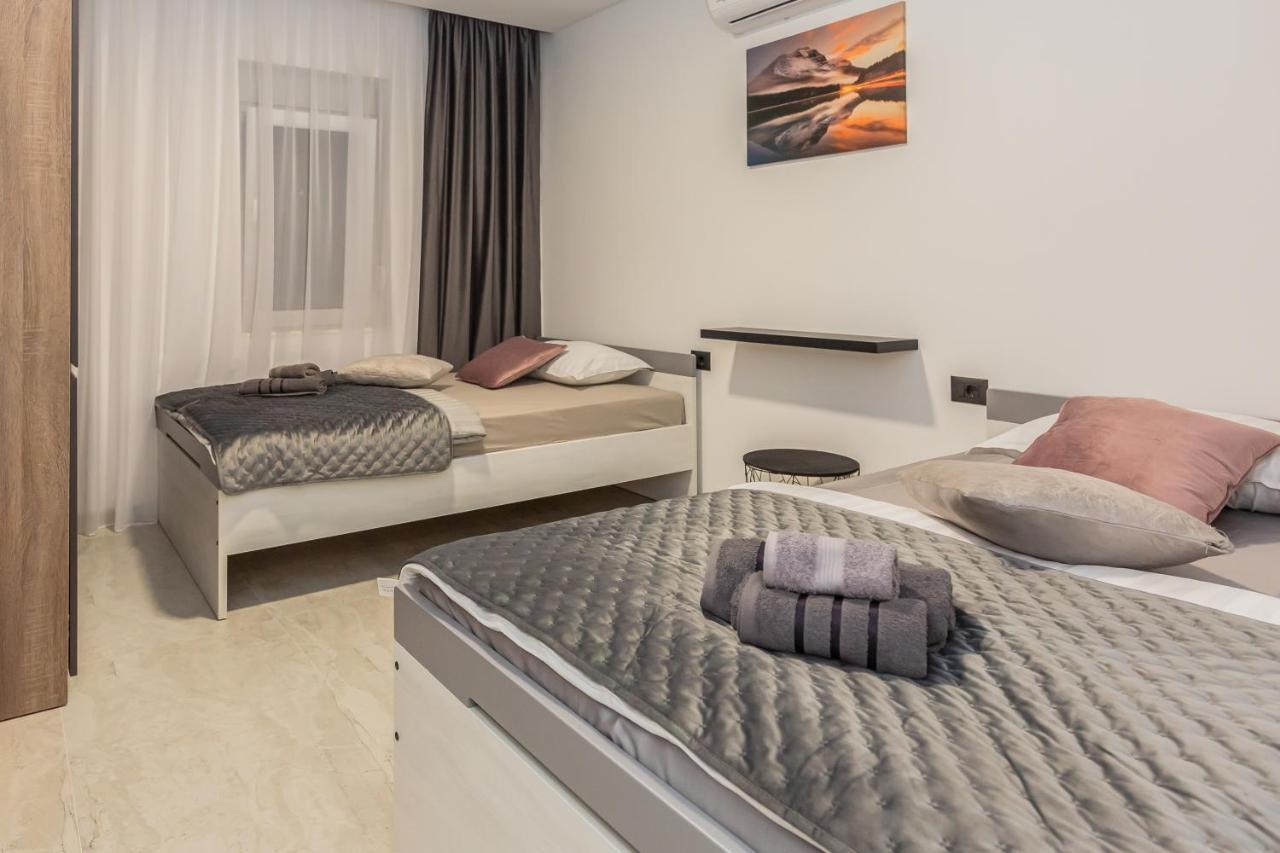 Luxury Apartment Lorena - Private Heated Pool - Jesenice  Εξωτερικό φωτογραφία