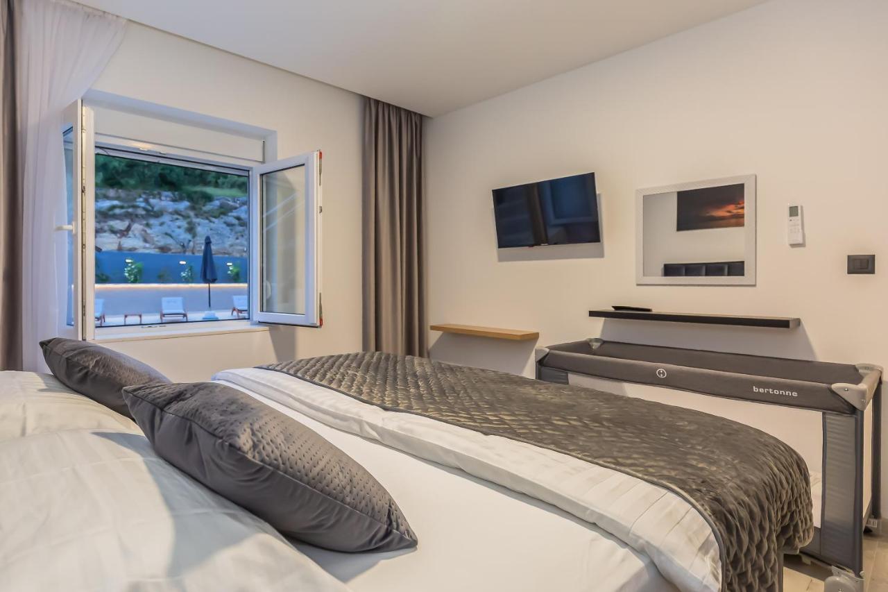 Luxury Apartment Lorena - Private Heated Pool - Jesenice  Εξωτερικό φωτογραφία