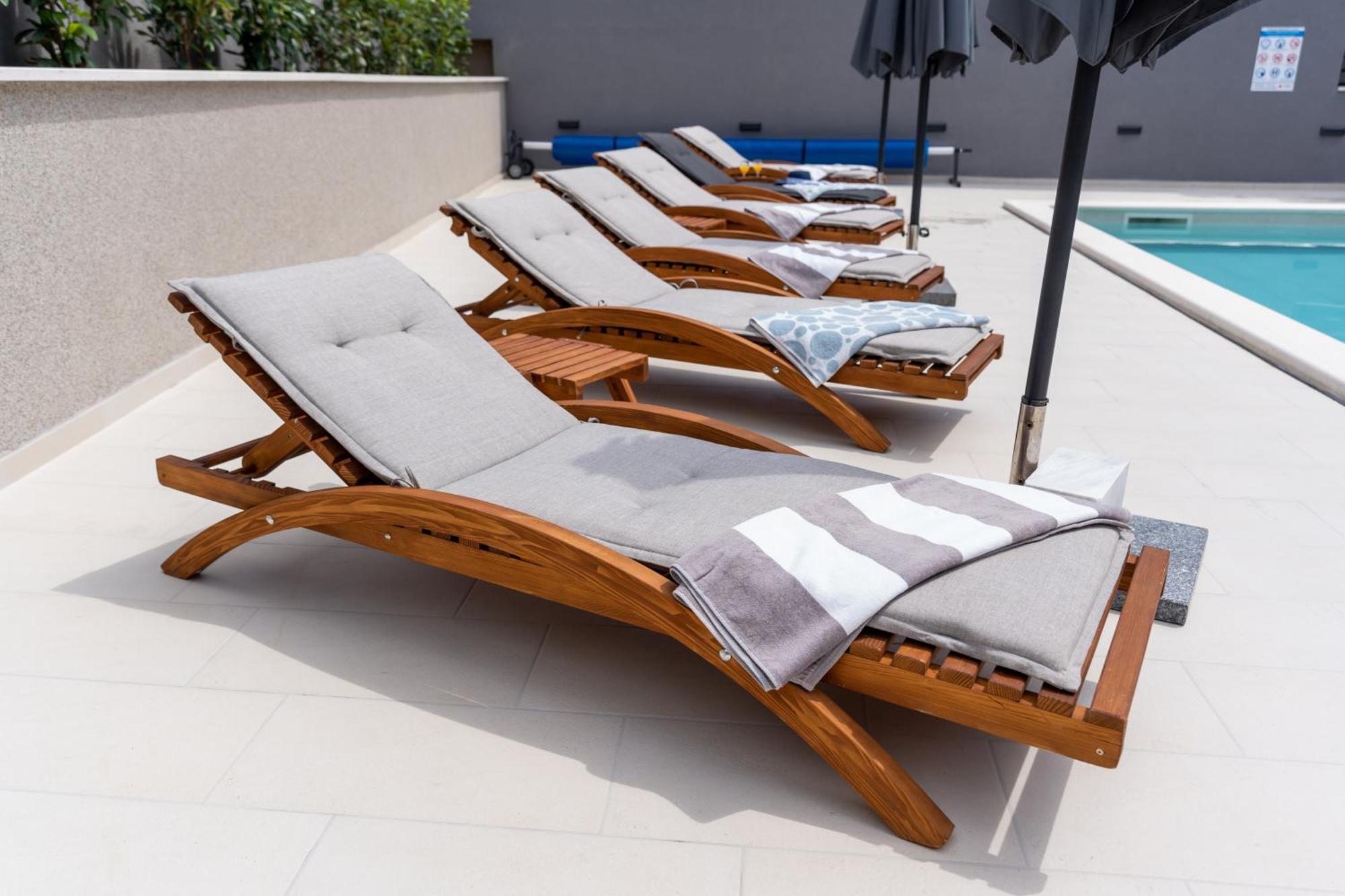 Luxury Apartment Lorena - Private Heated Pool - Jesenice  Εξωτερικό φωτογραφία
